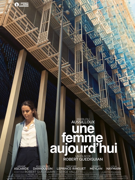 UNE FEMME AUJOURD'HUI